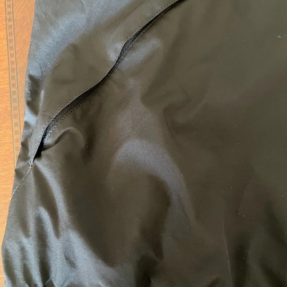 Nautica Men's black hooded Windbreaker Jacket . Full zip front size medium